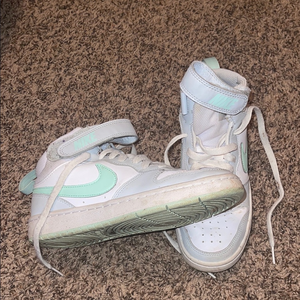 Nike Kids Sneakers - White and Light Green